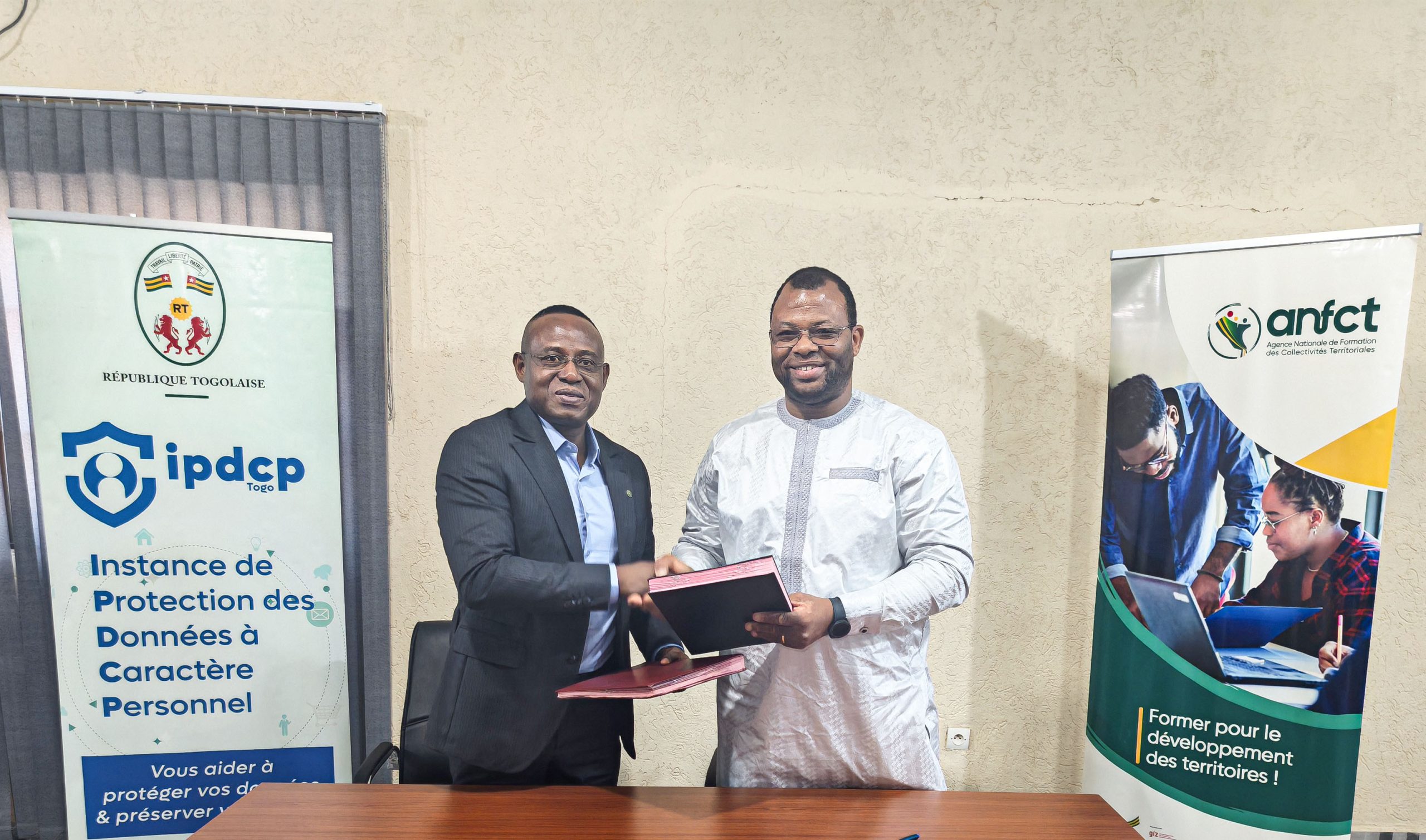 L’IPDCP et l’ANFCT signent une convention de partenariat pour renforcer la protection des données personnelles dans les collectivités territoriales.